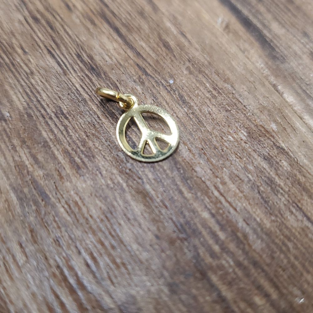 14k Gold Peace Sign Pendant P279