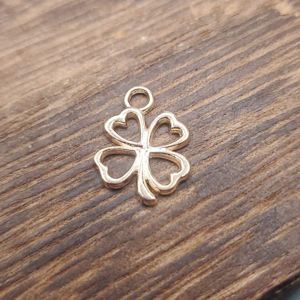 14k shamrock charm pendant P107