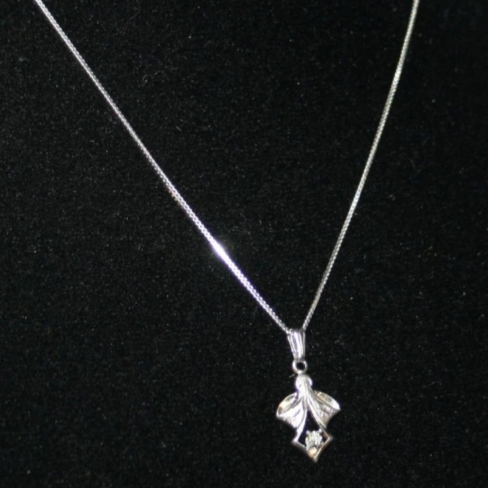 ❤️Natural diamond clear in sterling setting and sterling chain necklace