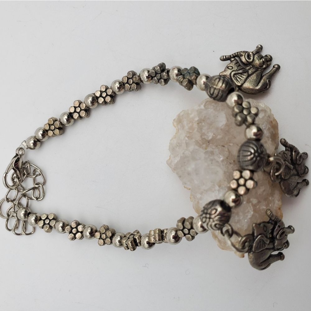 Silver brushed mama and baby elephant charm bracelet B1428