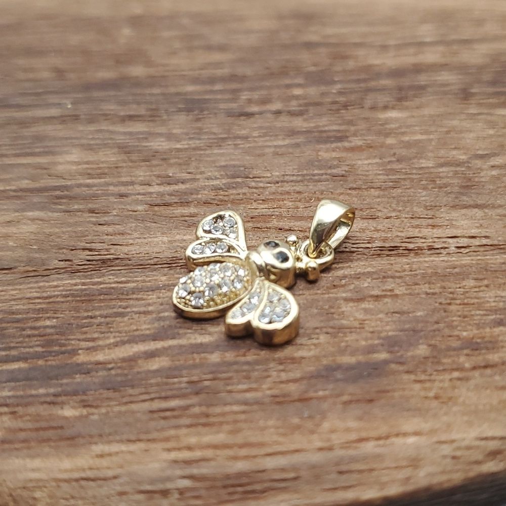 14k pendant Honeybee charm ✨️
