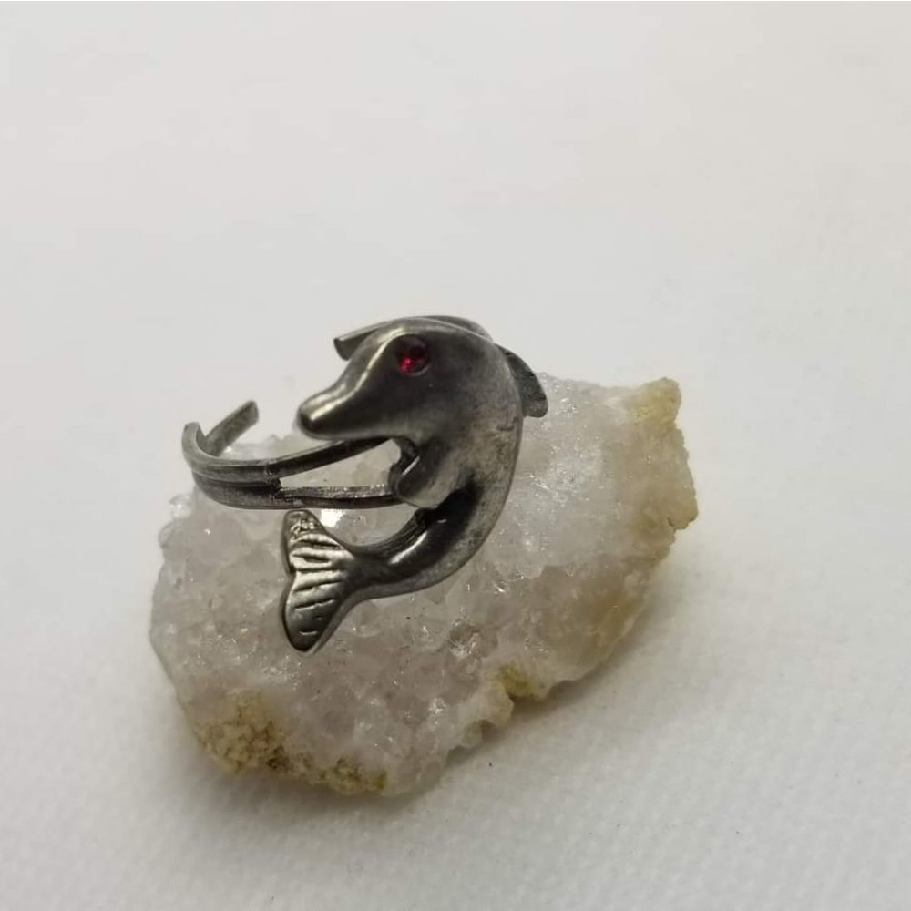 ❤️Silver Tone dolphin w ruby eye ring size adjustable