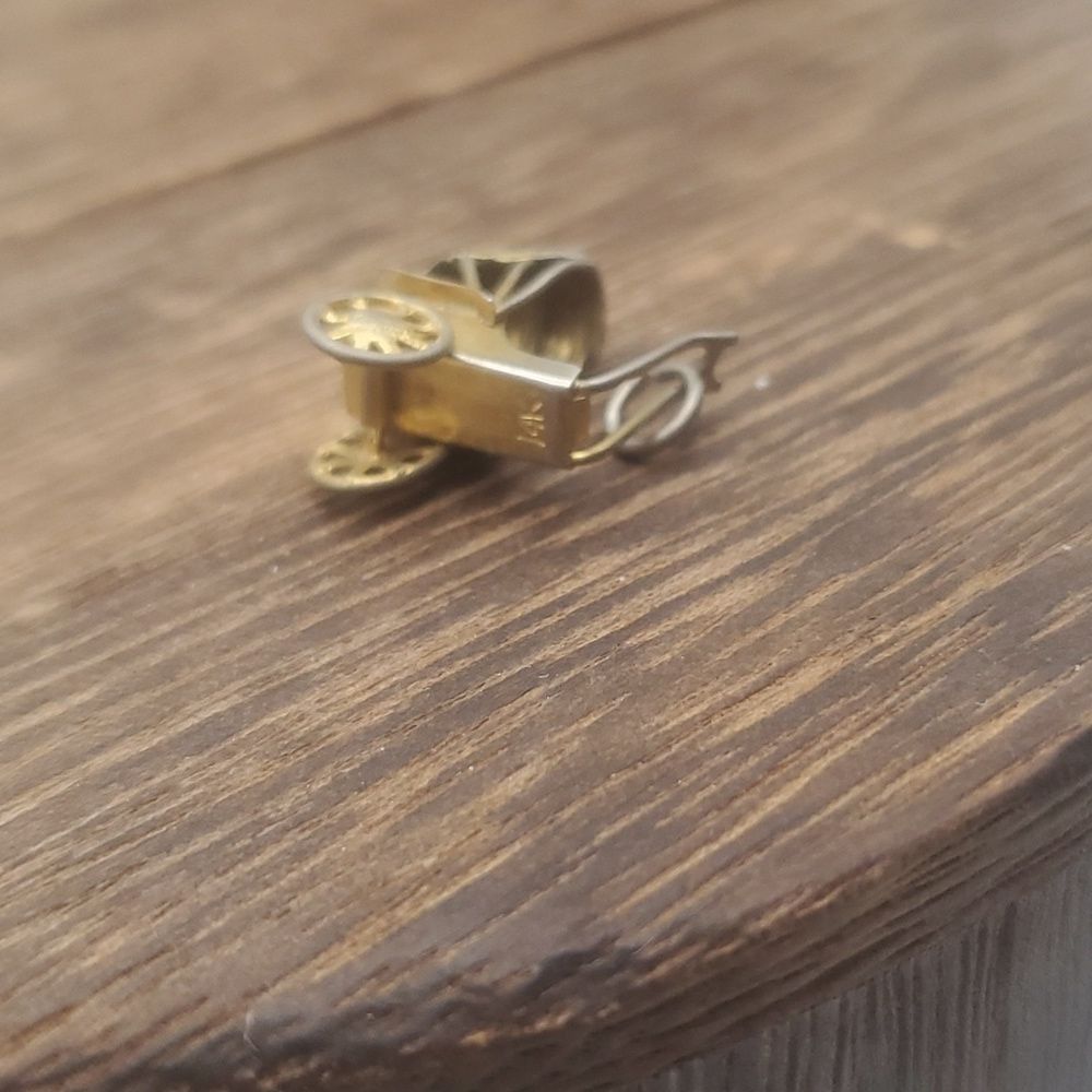 14k gold old buggy charm rickshaw vintage