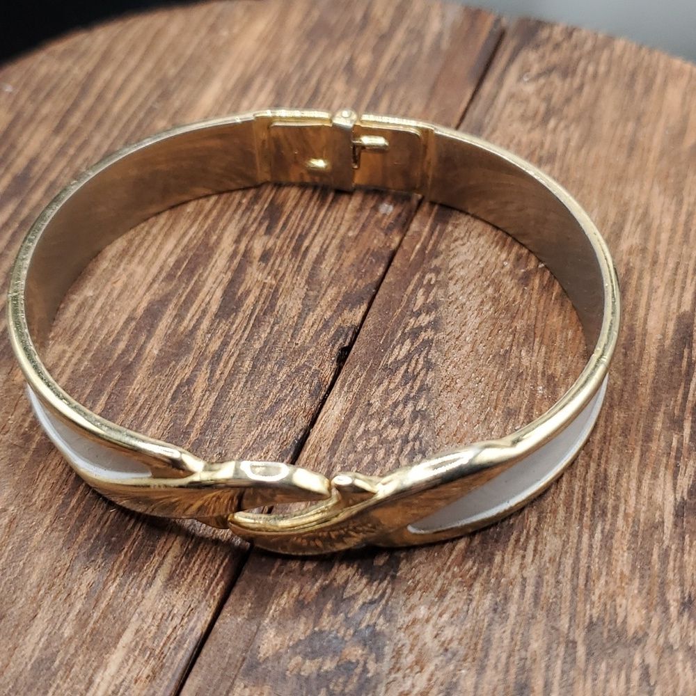 14k hinge white eggshell bracelet B2838