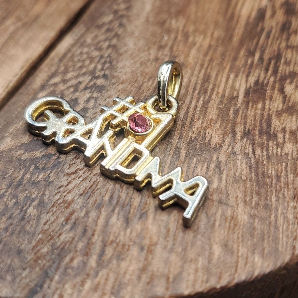 14k number 1 Grandma pendant P127
