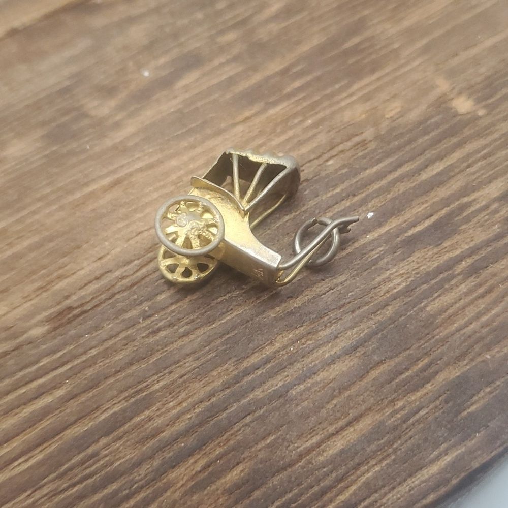 14k gold old buggy charm rickshaw vintage