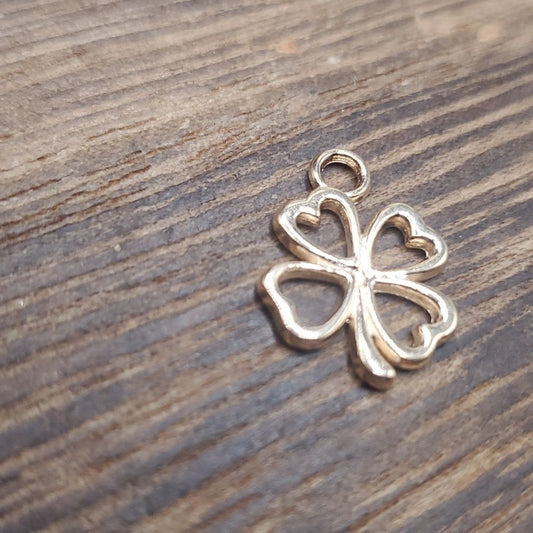 14k shamrock charm pendant P107