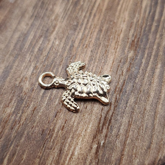 14k‎ gold sea turtle pendant